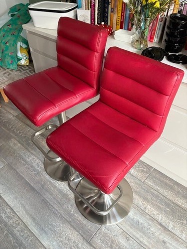 Red leather island - x, stools